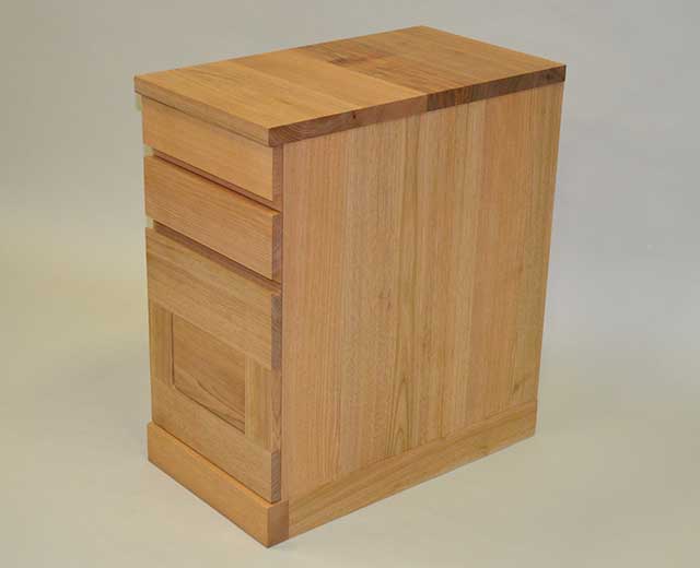 �ӓ��̑傫�ȃf�X�N�ƃ��S��