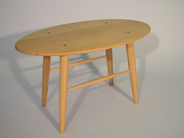 �T�C�h�e�[�u��