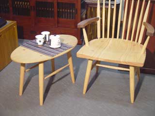 �T�C�h�e�[�u��