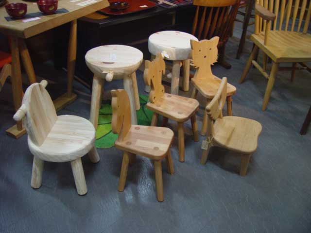 木の子供椅子 無垢の素材を使い天然オイルで仕上げた手作り