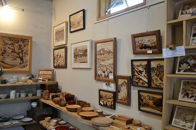 �M�B�̖���E�b�h�A�[�g