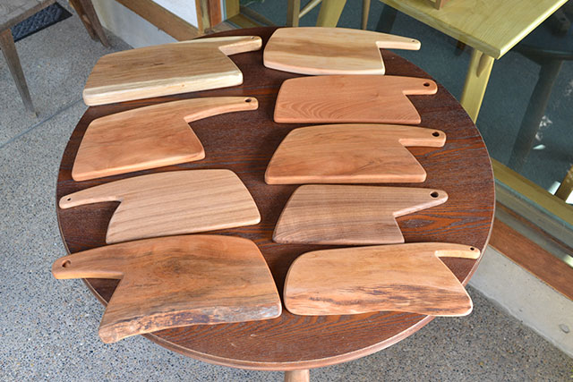 �傫�ȃJ�b�e�B���O�{�[�h