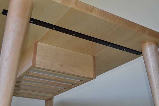 �͘F���e�[�u������~��