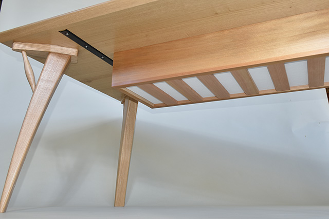 �傫�Ȉ͘F���̃e�[�u��