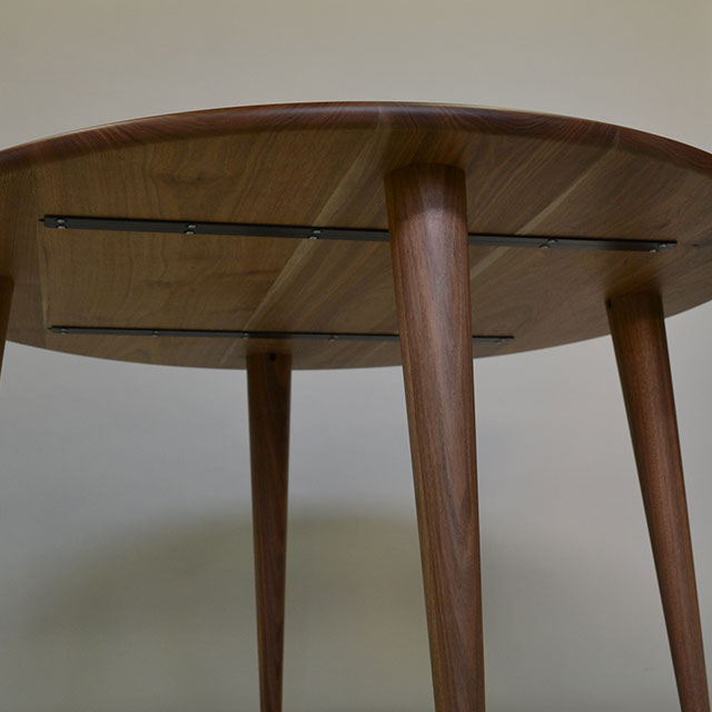 �ӓ��̊ۃe�[�u��