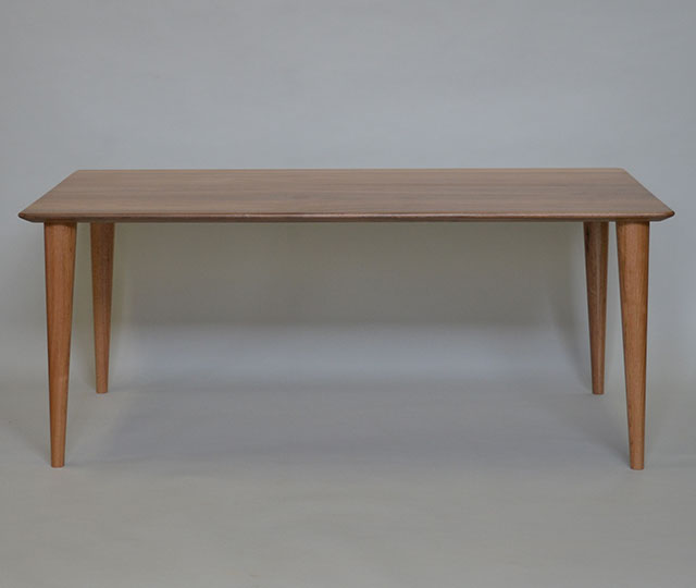 �ӓ��̃_�C�j���O�e�[�u��