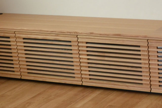 ���i�q�̃e���r�{�[�h