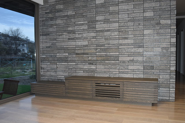 ���i�q�^���̃e���r��